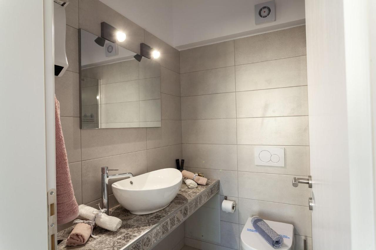 Ferienwohnung Fedias Luxury Flat Psyrri Square Athen Exterior foto
